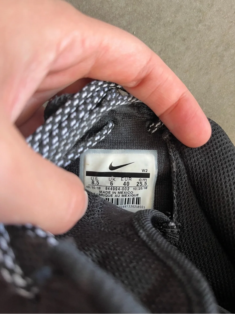 Nike Roshe Lightweight Sneakers - Picture 7 of 9